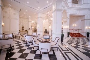 Coin salon dans le hall