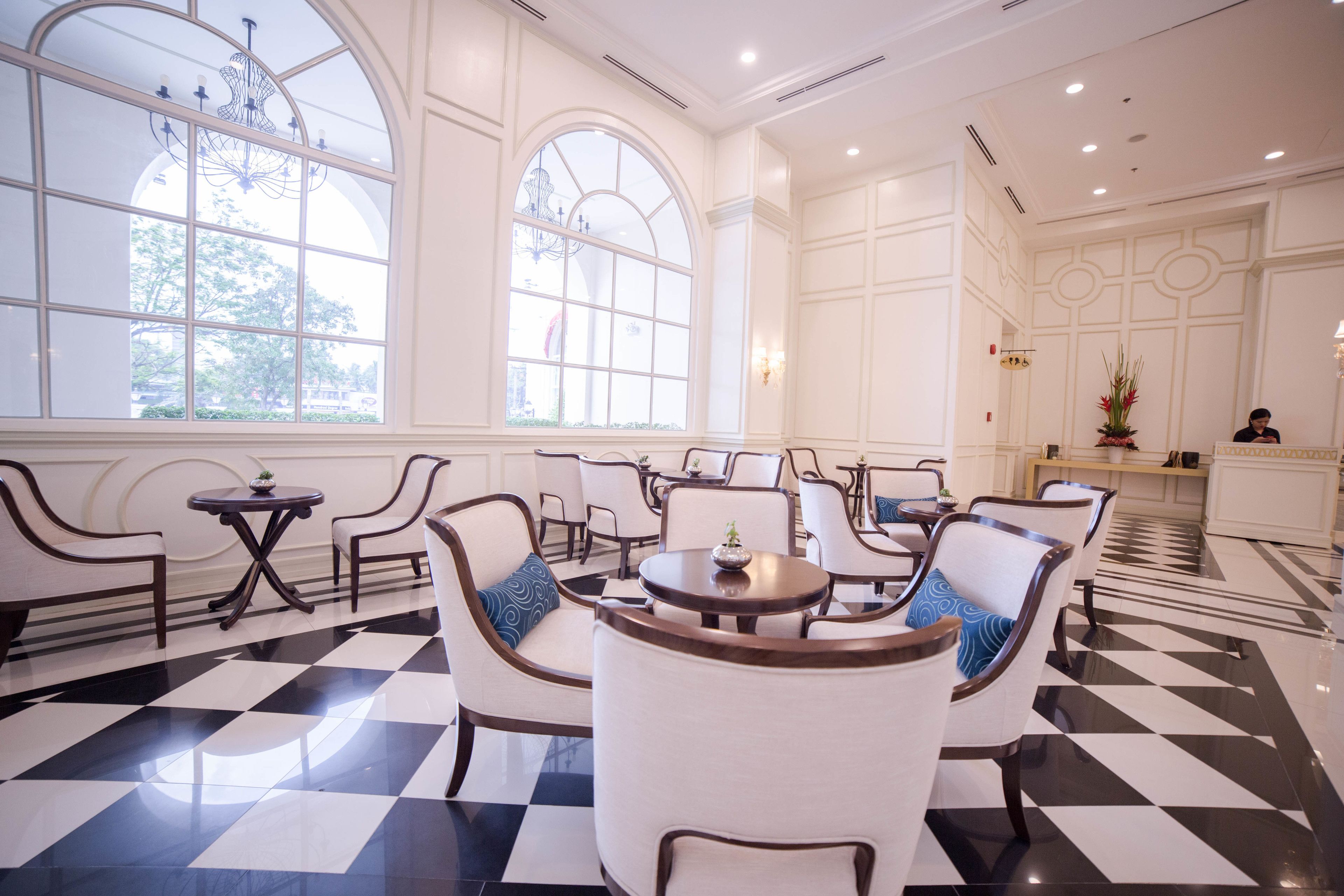 Lobby-lounge
