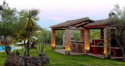 Privilege-huvilat, joissa on tenniskenttä, lämmitetty ulko- ja sisäuima-allas