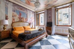 4 Schlafzimmer, Schreibtisch, schallisolierte Zimmer