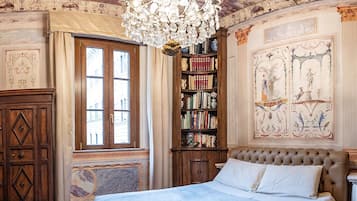 4 camere, una scrivania, insonorizzazione, ferro/asse da stiro