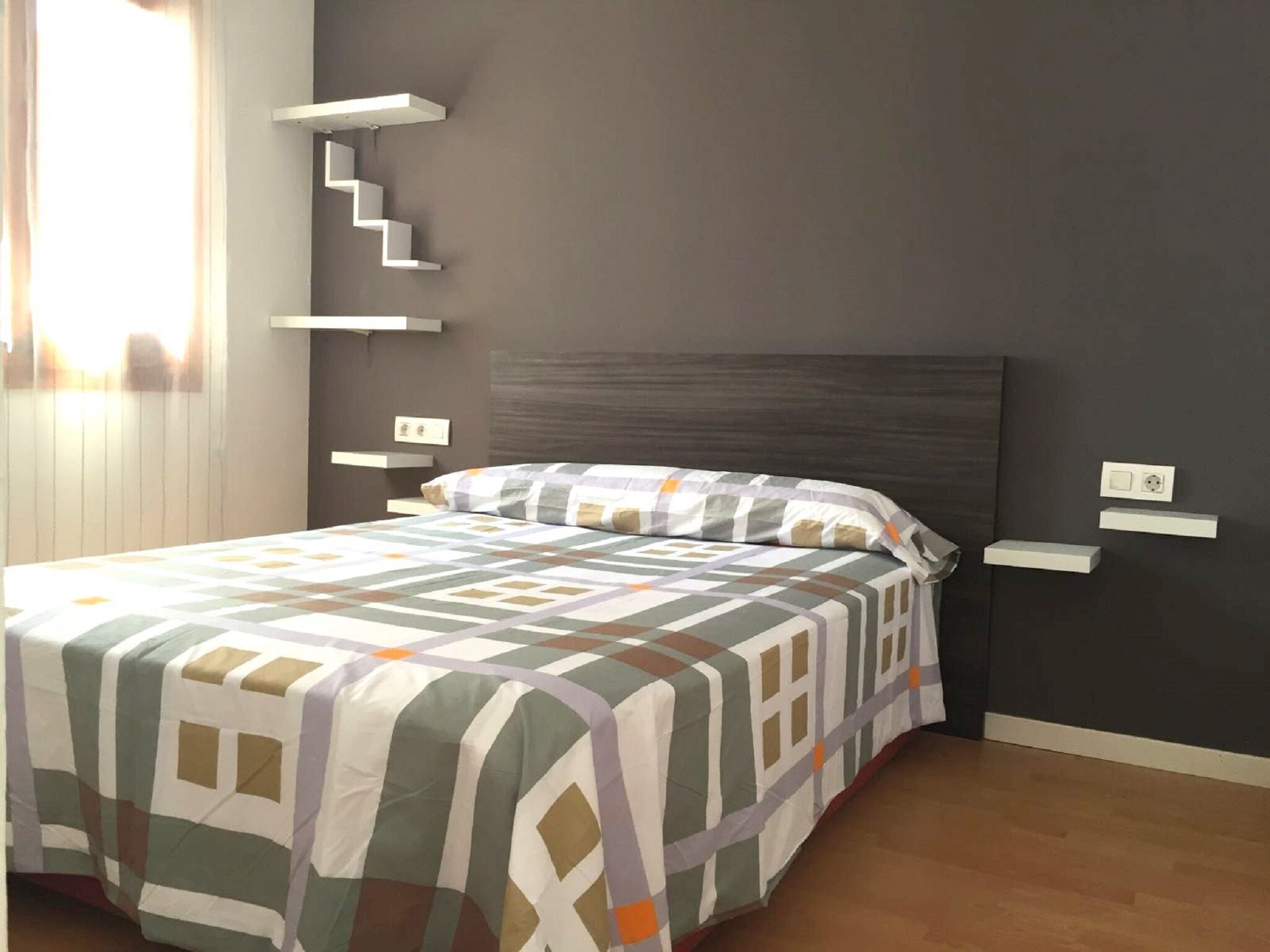 2 slaapkamers, een strijkplank/strijkijzer, wifi, beddengoed