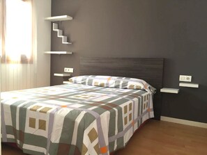 2 makuuhuonetta, silitysrauta/-lauta, Wi-Fi, vuodevaatteet