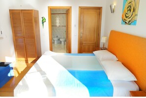 5 chambres, bureau, fer et planche à repasser, Wi-Fi