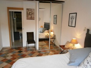 1 bedroom, iron/ironing board, WiFi, bed sheets