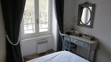 1 chambre, fer et planche Ă  repasser, Wi-Fi, draps fournis