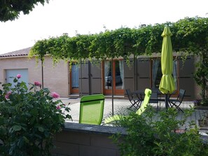 Property grounds - Rent House 80 m2 in village at the foot of the Luberon (Robion)