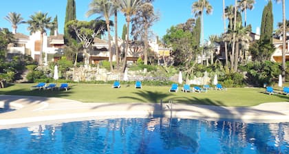 Upea asunto kaupungistumisen rannalla, näkymä merelle.