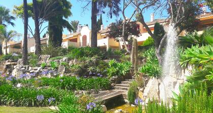 Upea asunto kaupungistumisen rannalla, näkymä merelle.