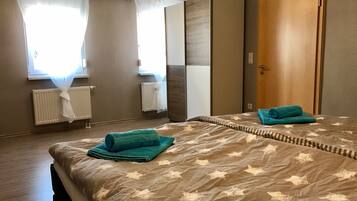 4 Schlafzimmer, Zimmersafe, Schreibtisch, schallisolierte Zimmer