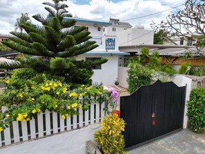 Property grounds - Large private villa, swimming pool, 2 @ 8 voy near beach.complex all comfort. (Albion)