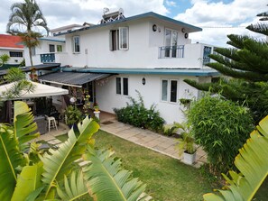 Exterior - Large private villa, swimming pool, 2 @ 8 voy near beach.complex all comfort. (Albion)