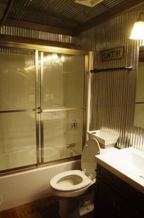 House, Private Bathroom (Whole Guest House Rental 3bed 3bath) | Bathroom | Combined shower/tub, hair dryer, towels - Kaiser House Inn (Hermann)