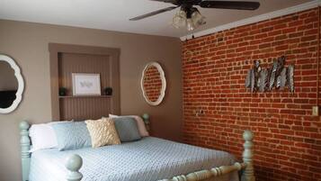 House, Private Bathroom (Whole Guest House Rental 3bed 3bath) | 3 bedrooms, iron/ironing board, free wired Internet, bed sheets