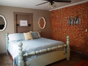 House, Private Bathroom (Whole Guest House Rental 3bed 3bath) | 3 bedrooms, iron/ironing board, free wired internet, bed sheets
