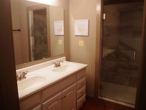 House, Private Bathroom (Whole Guest House Rental 3bed 3bath) | Bathroom