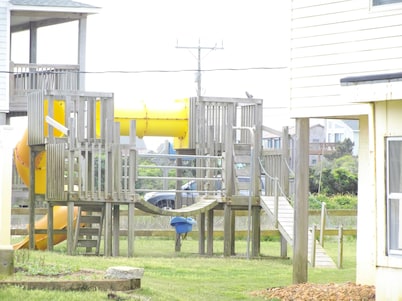 Lovely 3 Bedroom Oceanside Cottage With No Street To Cross. 