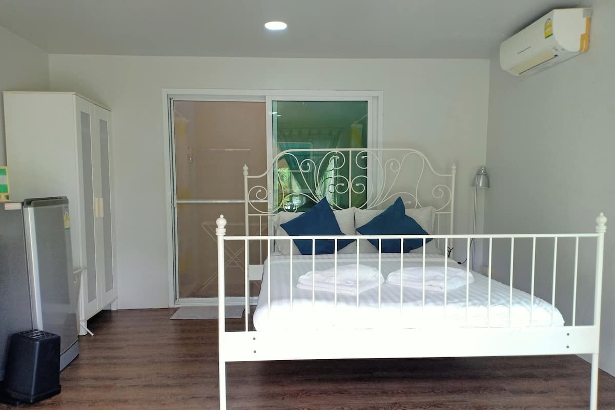 Double Room | Minibar, desk, laptop workspace, cribs/infant beds