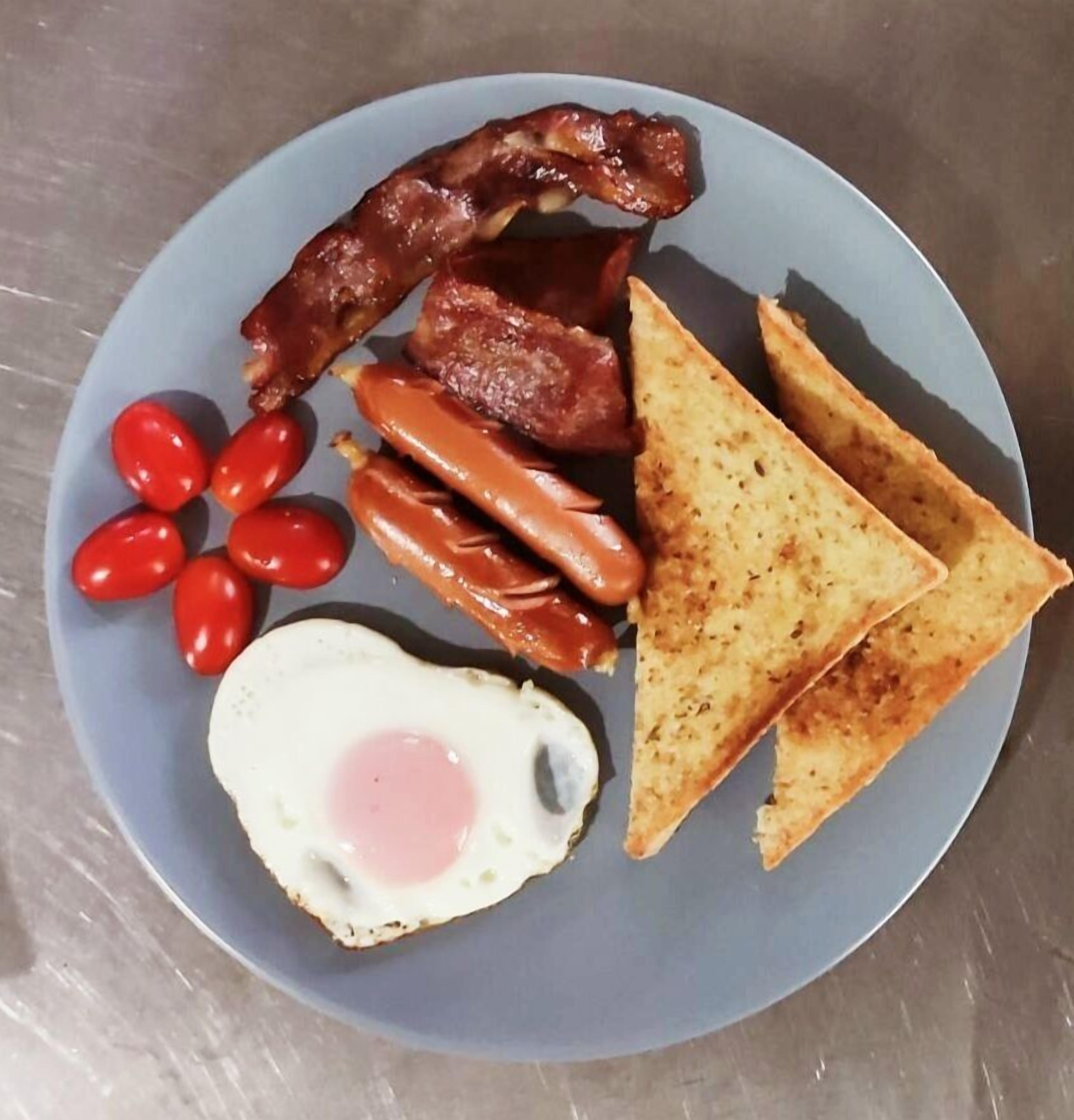 free daily english breakfast