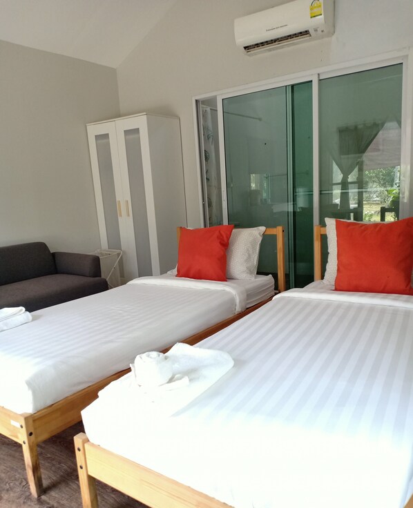 Twin Bungalow | Minibar, desk, laptop workspace, cots/infant beds
