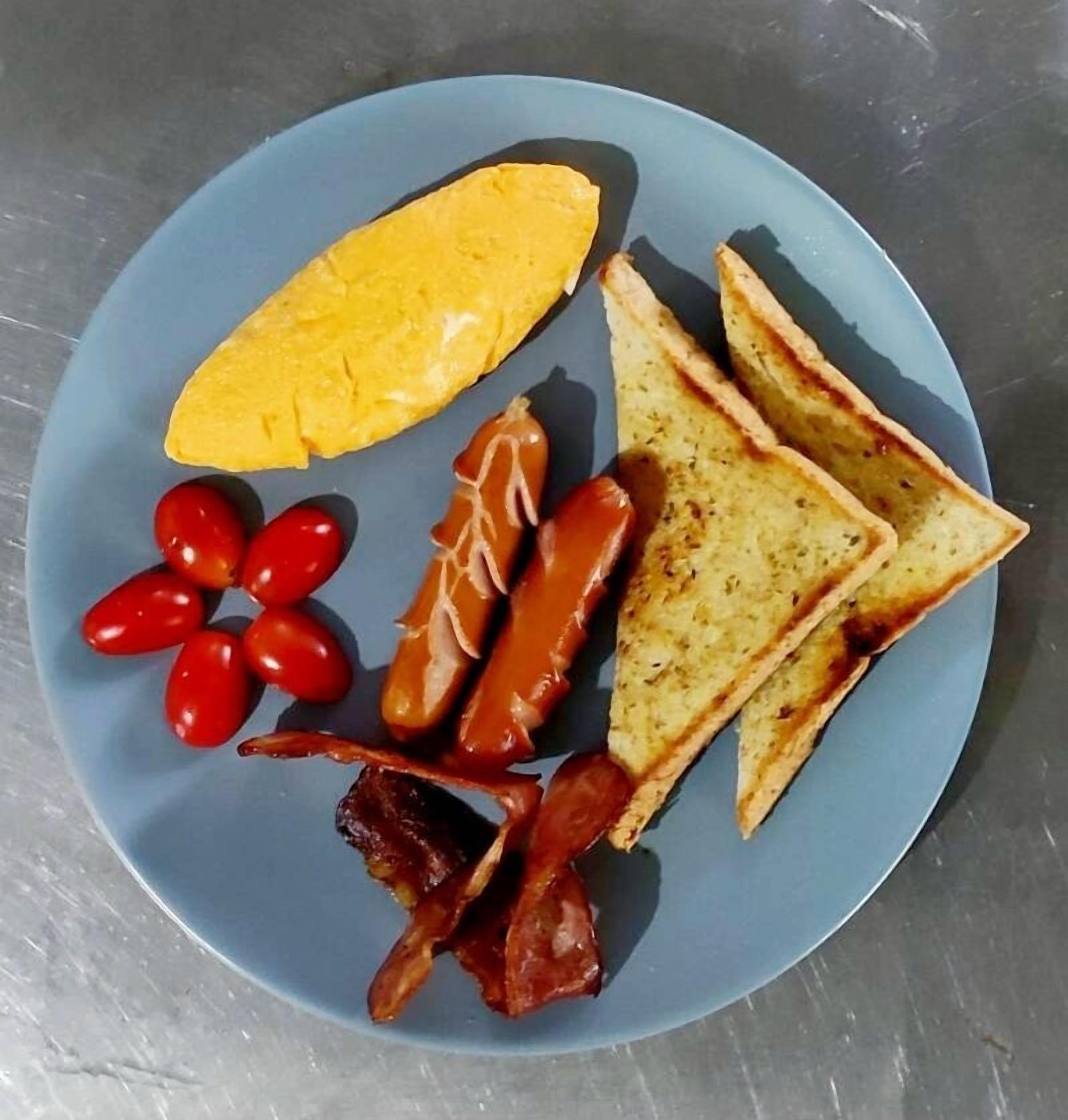 free daily english breakfast