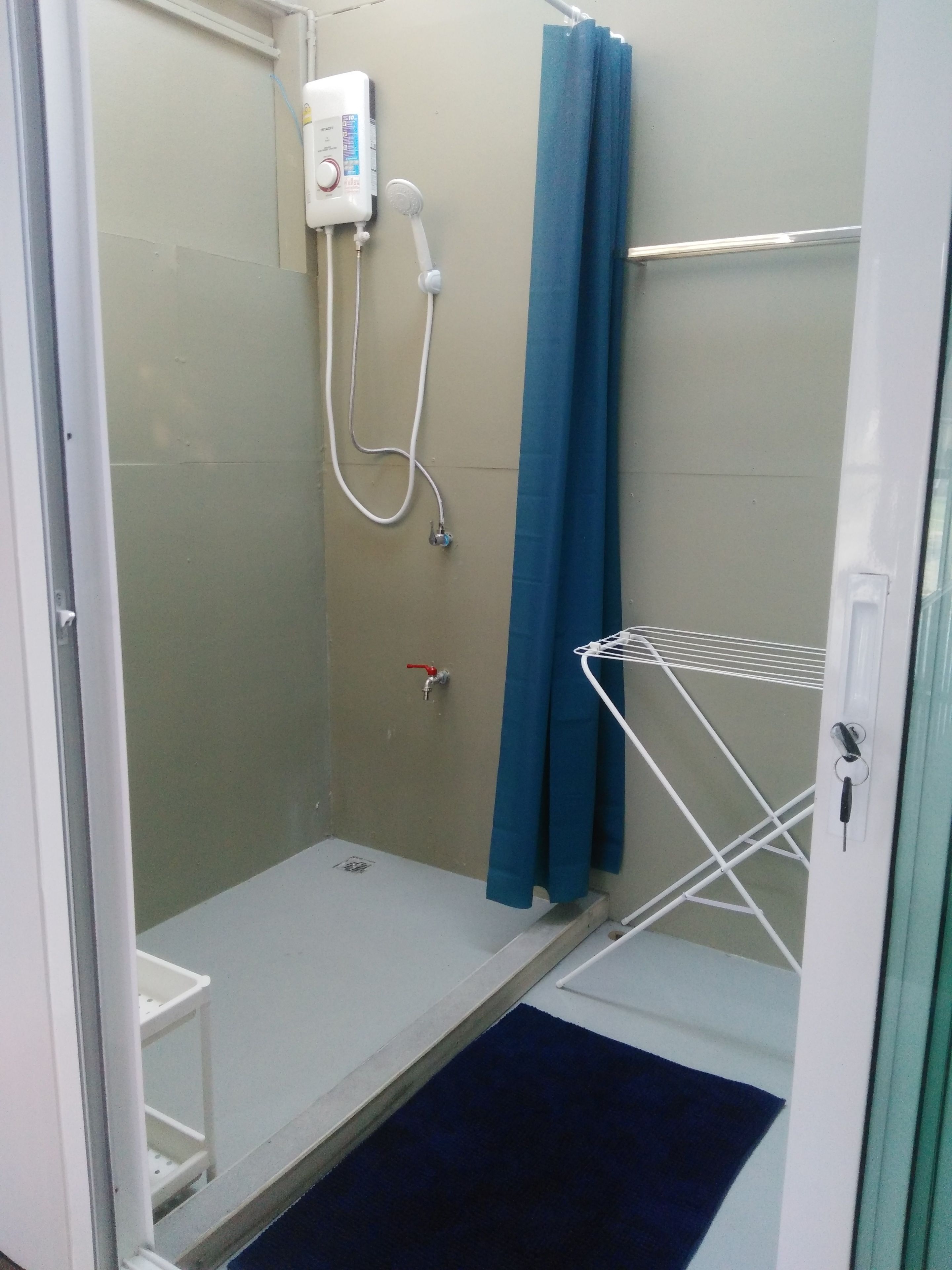 double room | bathroom shower