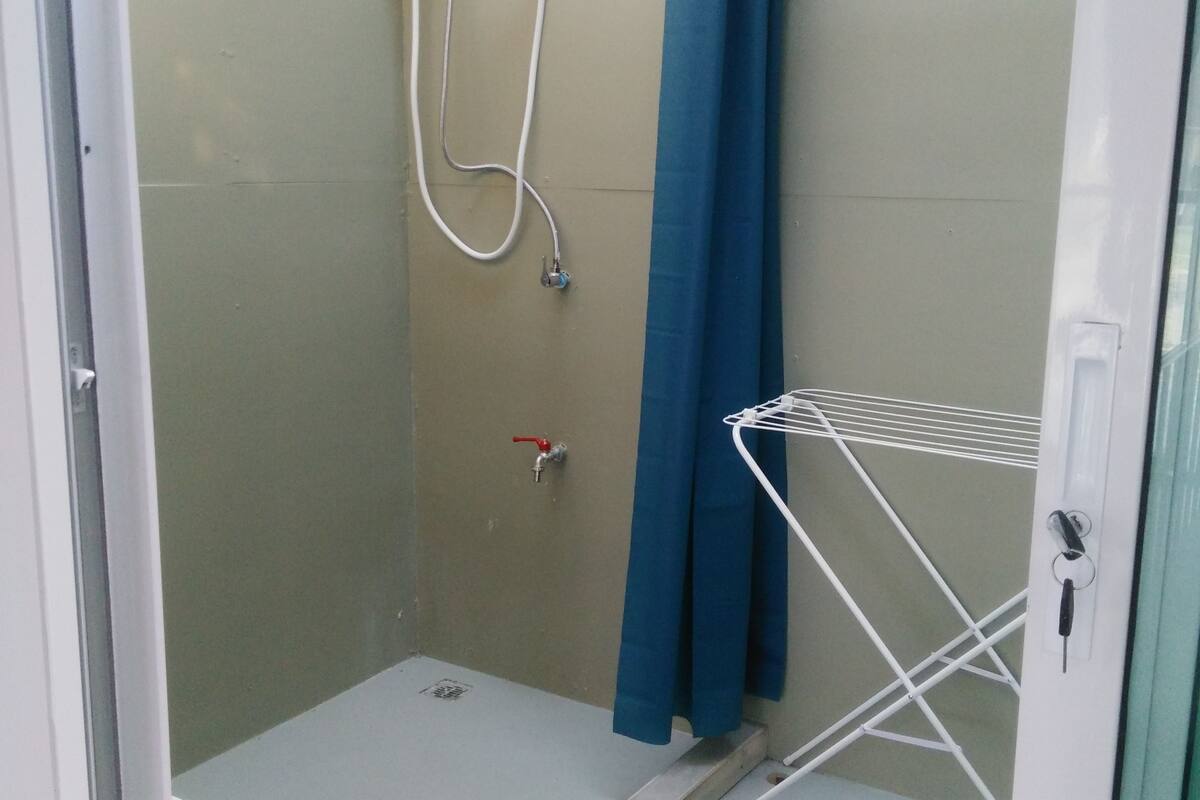 double room | bathroom shower