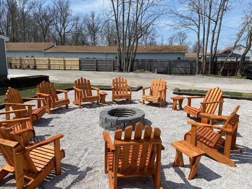 Pet Friendly | A/C | Wi-Fi & Cable | Grill |Walk to Lake| Firepit | Wine Country