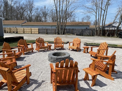 Pet Friendly | A/C | Wi-Fi & Cable | Grill |Walk to Lake| Firepit | Wine Country