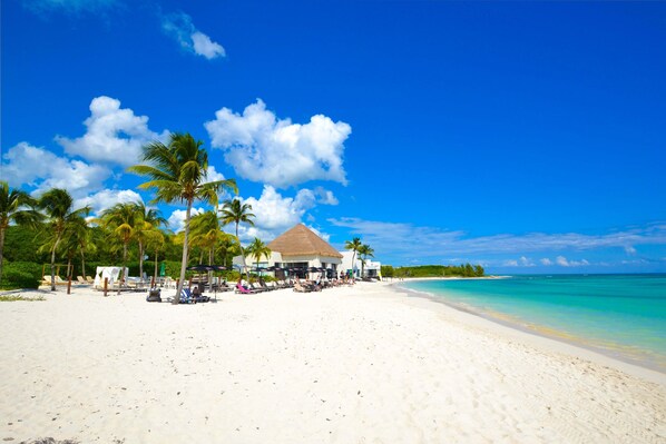 Sun loungers, beach towels - Villa Pearl private pool 5 min walk to the beach 8 min walk to 5th Avenue (Playa del Carmen)