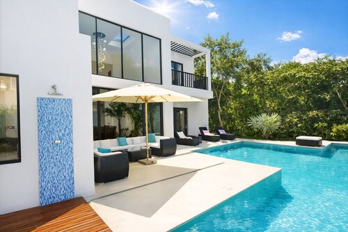 Villa Pearl private pool 5 min walk to the beach 8 min walk to 5th Avenue