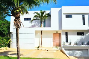 Exterior - Villa Pearl private pool 5 min walk to the beach 8 min walk to 5th Avenue (Playa del Carmen)
