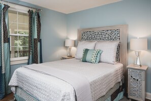 2 slaapkamers, een strijkplank/strijkijzer, reisbedje, wifi