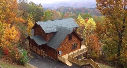 Mountain View, 2 Suites, Hot Tub, Game Room, Hammock, Fire Pit, Convenient+More!