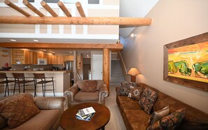 Smart TV, fireplace, stereo - Casa Moonlight One - Ski in/Out - Direct to Iron Horse Lift - 2 Bed 2.5 Bath (Big Sky)