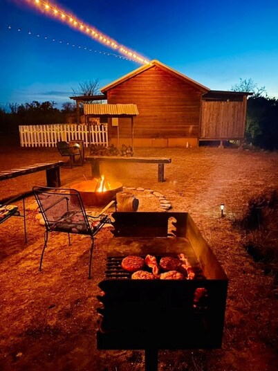 Fredericksburg Texas cabin with your own private Hot Tub and Sauna!