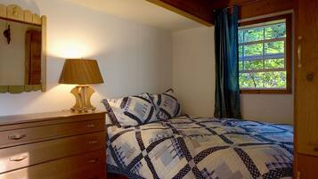 1 chambre, bureau, fer et planche Ă repasser, lit parapluie