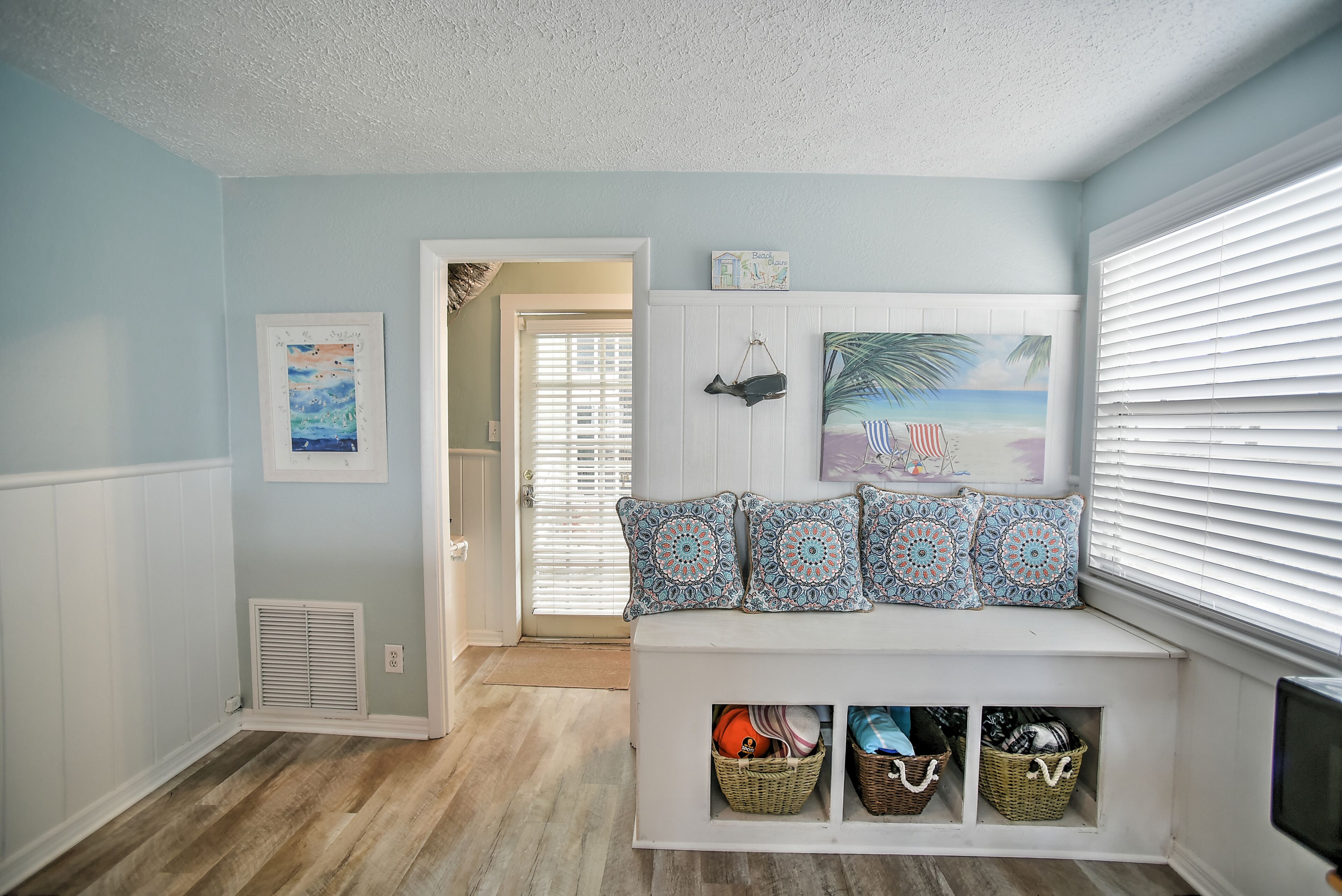 Télévision, livres, chaîne hi-fi