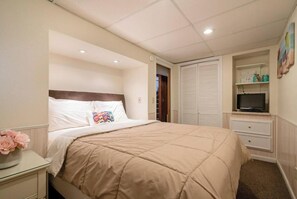 3 bedrooms, iron/ironing board, travel crib, free WiFi
