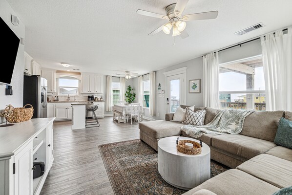 Smart TV, Netflix, books, streaming services