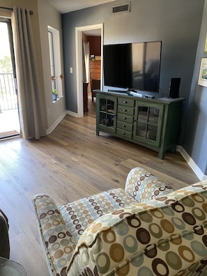 Smart TV, DVD player, books