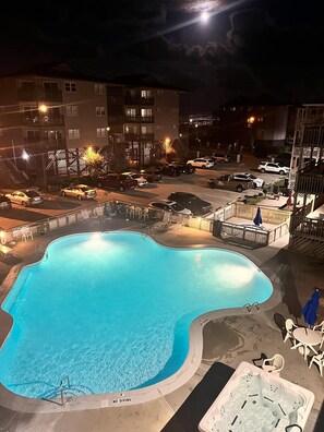 室内游泳池，室外游泳池