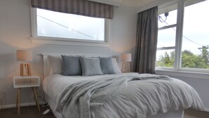 House, 3 Bedrooms | 1 bedroom, premium bedding, iron/ironing board, WiFi (free) - Oamaru Holiday Homes Largo House (Oamaru)