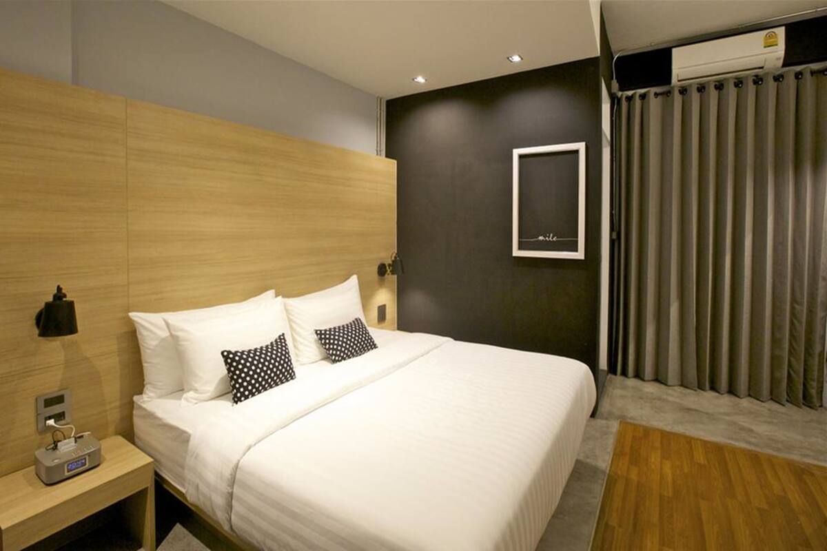 Double Bed Room | Frigobar (abastecido com itens grátis), escrivaninha, cortinas blackout