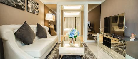 Executive Room | Living area | Flat-screen TV