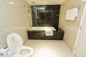 Separate bathtub and shower, deep-soaking bathtub, rainfall showerhead