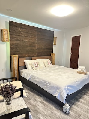 Minibar, escritorio, cortinas blackout y wifi gratis