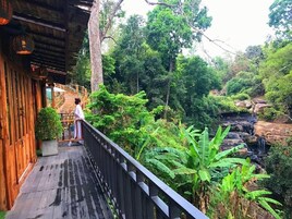 Minibar, escritorio, cortinas opacas y wifi gratis