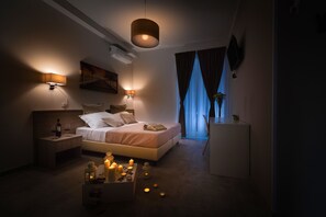Premium bedding, minibar, desk, blackout drapes