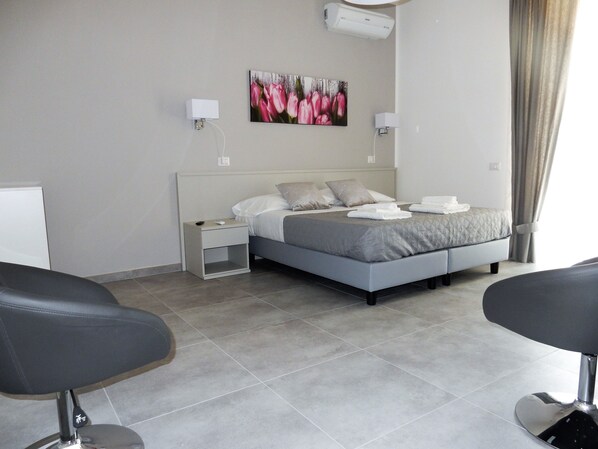 Superior-Doppel- oder -Zweibettzimmer, Terrasse, Stadtblick